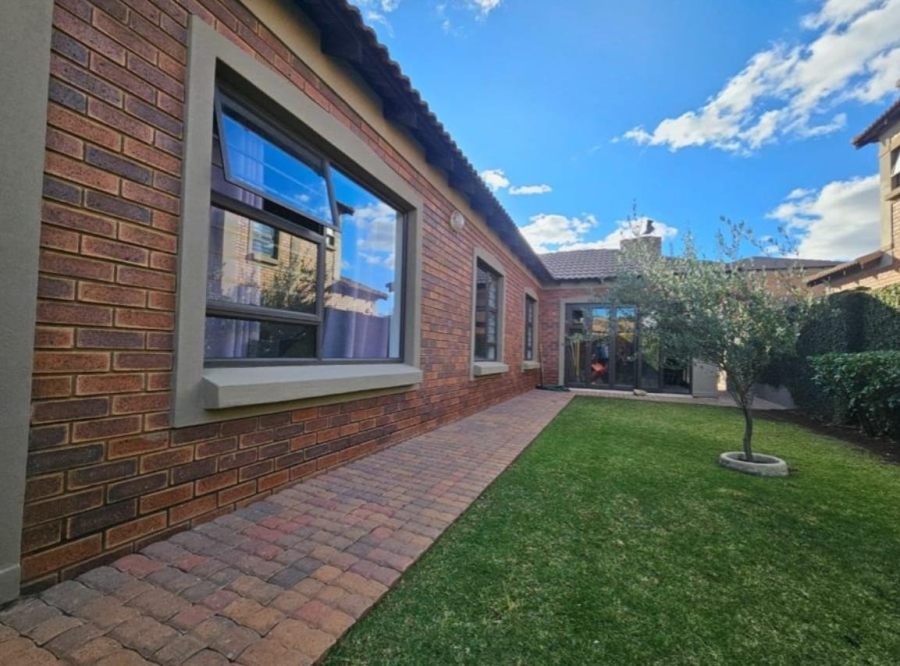 3 Bedroom Property for Sale in Van Der Hoff Park North West